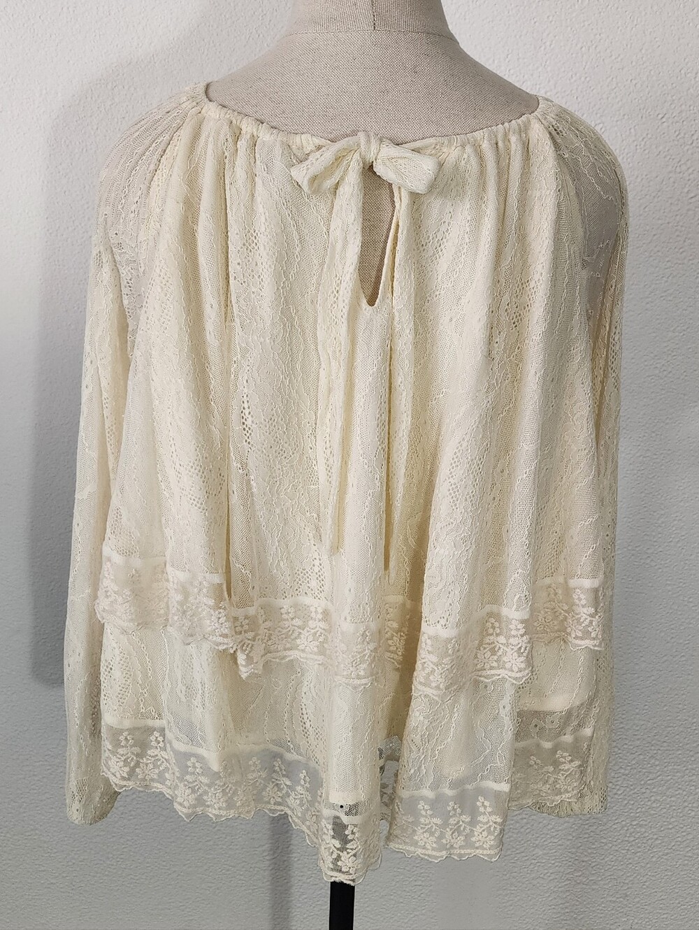 Masseys Top Tiered Lace Peasant Blouse Cream Size M - Picture 11 of 12